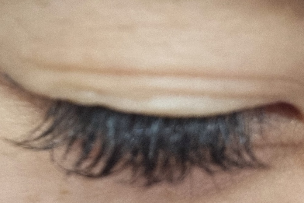 close up applying four clusters lash - ease lash