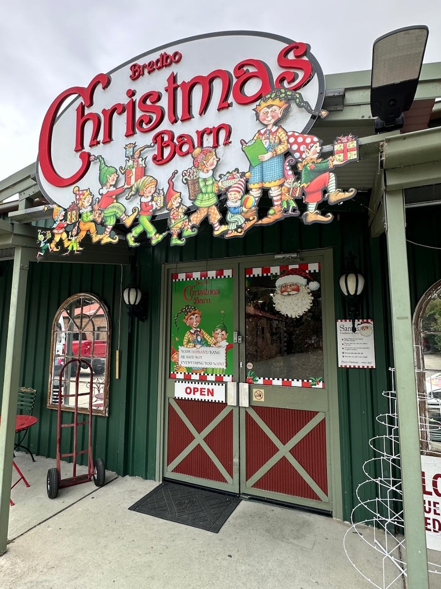 Bredbo Christmas Barn Visit — Canberra Day Trip + Bredbo Pie Shop Review