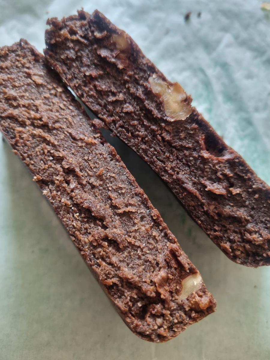 Crispy Outside, Moist Inside Rice Flour Brownies – Easy One-Bowl Recipe