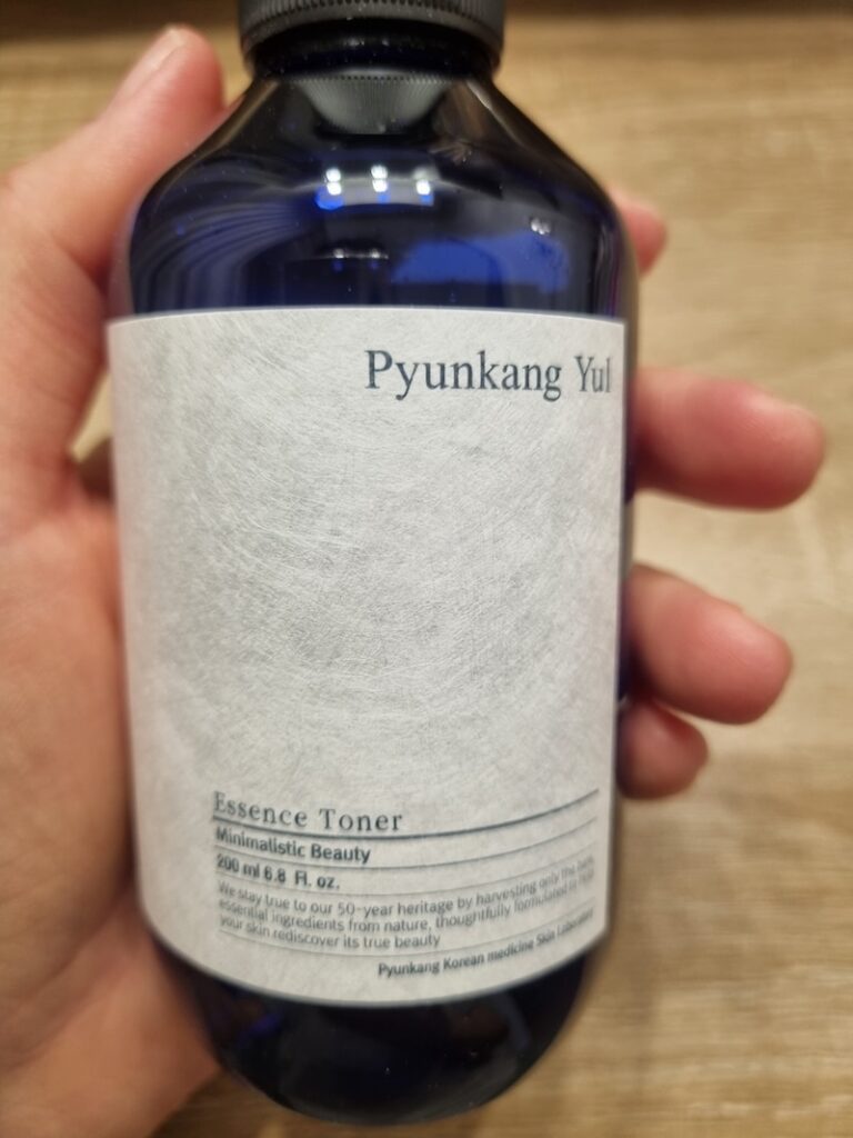pyunkang-yul-essence-toner-blue-bottle-closeup